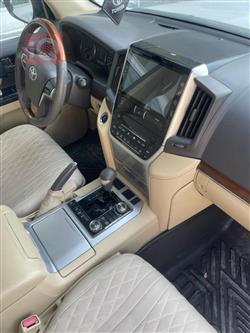 تۆیۆتا لاند کروزەر